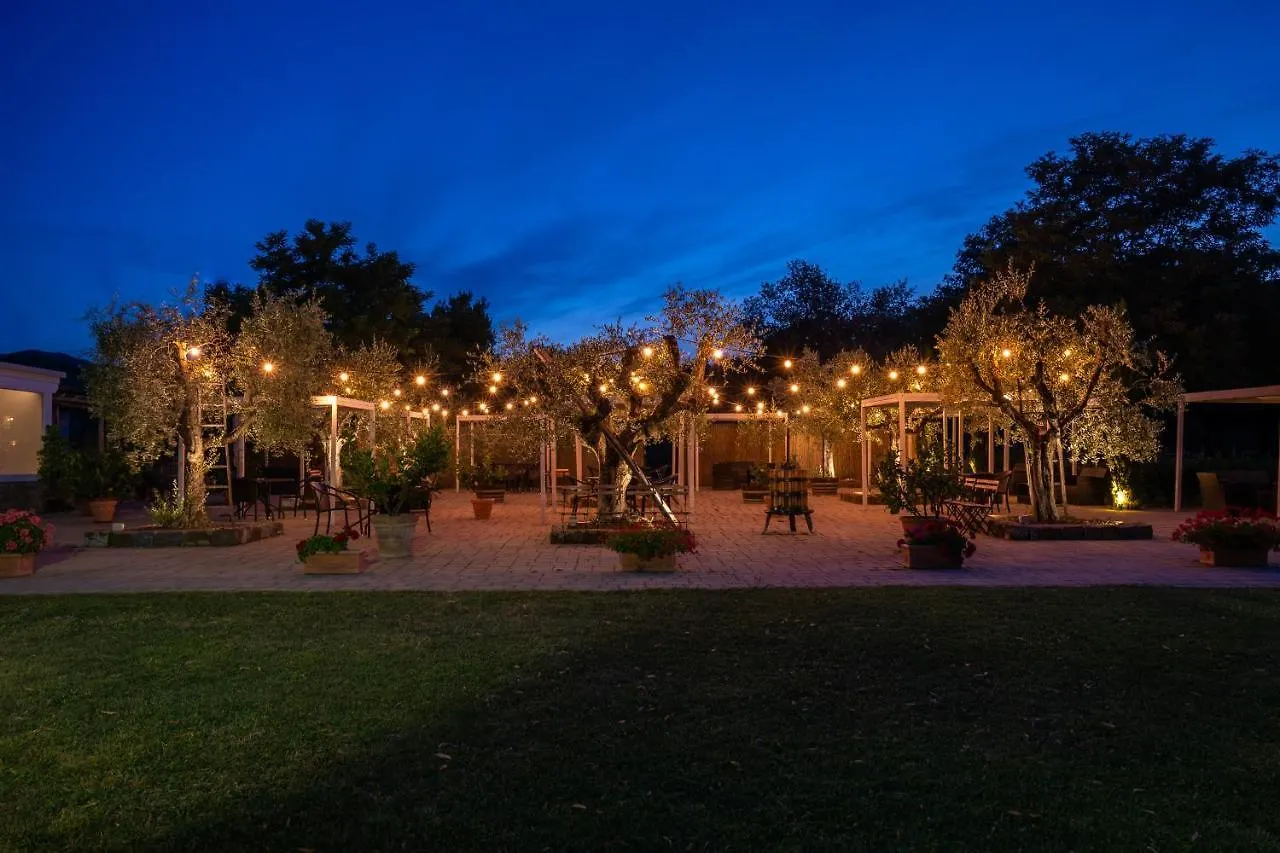 בית חווה מונטווארקי Agriturismo Relais Campiglioni איטליה